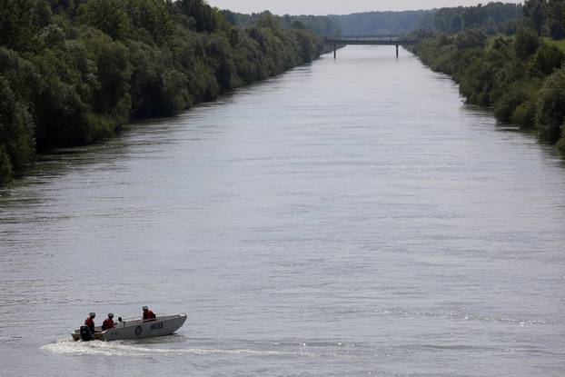 Sračinec: Potraga za vozilom koje je jučer sletjelo u kanal HE Varaždin