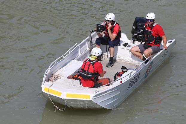 Sračinec: Potraga za vozilom koje je jučer sletjelo u kanal HE Varaždin