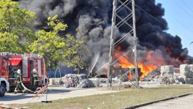 VIDEO Ogroman gusti crni dim prekrio je nebo nad Osijekom: Opet gori Drava International